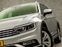 Volkswagen Passat Alltrack 2.0 TSI Alltrack 4 Motion 221Pk Automaat (APPLE CARPLAY, NAVIGATIE, CLIMATE, STUUR/STOELVERWARMING, SPORTSTOELEN, CAMERA, ADAPTIVE CRUISE, TREKHAAK, NIEUWSTAAT)