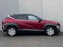 Hyundai Kona 1.0 T-GDI Comfort / Fabrieksgarantie tot 01-2029** / Dealer onderhouden / 1.200 kg trekgewicht / Navigatie / Apple Carplay Android / Climate Control / 17" LM wielen /