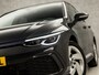 Volkswagen Golf 1.4 eHybrid GTE 245Pk Automaat (APPLE CARPLAY, GROOT NAVI, GETINT GLAS, KEYLESS, SPORTSTOELEN, PARKEERSENSOREN, SFEERVERLICHTING, CRUISE, NIEUWSTAAT)