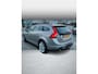 Volvo V60 2.0T Momentum | Youngtimer | 200PK | BLIS | Adaptieve cruise control | Climate control | Bluetooth | trekhaak | Dealer onderhouden | Parkeersensoren vóór en achter |