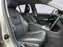 Volvo V60 2.0T Momentum | Youngtimer | 200PK | BLIS | Adaptieve cruise control | Climate control | Trekhaak | Dealer onderhouden | Parkeersensoren vóór en achter |