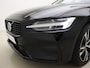 Volvo V60 B4 Plus Dark / Elektr. Trekhaak / Elektr. Stoelen / Adapt. Cruise / Keyless /  BLIS / Stoel + Stuurw. Verwarming / Achterb. Verwarming / 18'' + All Season banden