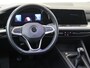 Volkswagen Golf 1.5 TSI Life | CarPlay | Parkeersensoren | Adaptieve cruise control | Sfeerverlichting | Navigatie | Digital cockpit | Airco |