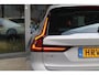 Volvo V90 2.0 T8 Plug-in hybrid AWD Ultra Dark | Head-up Display| Gelaagde zijruiten| 360* Camera| Semi-elektrisch inklapbare trekhaak|