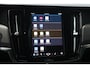 Volvo V90 2.0 T8 Plug-in hybrid AWD Ultra Dark | Head-up Display| Gelaagde zijruiten| 360* Camera| Semi-elektrisch inklapbare trekhaak|