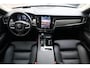 Volvo V90 2.0 T8 Plug-in hybrid AWD Ultra Dark | Head-up Display| Gelaagde zijruiten| 360* Camera| Semi-elektrisch inklapbare trekhaak|