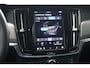 Volvo V90 2.0 T8 Plug-in hybrid AWD Ultra Dark | Head-up Display| Gelaagde zijruiten| 360* Camera| Semi-elektrisch inklapbare trekhaak|
