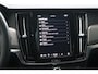 Volvo V90 2.0 T8 Plug-in hybrid AWD Ultra Dark | Head-up Display| Gelaagde zijruiten| 360* Camera| Semi-elektrisch inklapbare trekhaak|