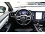 Volvo V90 2.0 T8 Plug-in hybrid AWD Ultra Dark | Head-up Display| Gelaagde zijruiten| 360* Camera| Semi-elektrisch inklapbare trekhaak|