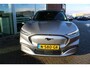 Ford Mustang Mach-E RWD 75 kWh | Trekhaak | Lederen bekleding | Voorruitverwarming | Stoelverwarming | Adaptieve cruise Control | Camera | Electrische achterklep