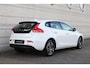 Volvo V40 2.0 T2 Nordic+ | Dealeronderhouden | Parkeerverwarming met timer | Verwambare voorstoelen |  Verwarmbare voorruit | Volvo on Call | Adaptief TFT Crystal instrumentenpaneel | Full Led | 18" All Seasonbanden | Dual Zone Climate Control | High Performance Audio