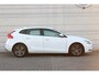 Volvo V40 2.0 T2 Nordic+ | Dealeronderhouden | Parkeerverwarming met timer | Verwambare voorstoelen | Verwarmbare voorruit | Volvo on Call | Adaptief TFT Crystal instrumentenpaneel | Full Led | 18" All Seasonbanden | Dual Zone Climate Control | High Performance Audio