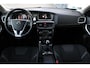 Volvo V40 2.0 T2 Nordic+ | Dealeronderhouden | Parkeerverwarming met timer | Verwambare voorstoelen | Verwarmbare voorruit | Volvo on Call | Adaptief TFT Crystal instrumentenpaneel | Full Led | 18" All Seasonbanden | Dual Zone Climate Control | High Performance Audio