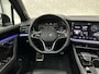 Volkswagen Touareg R 3.0 TSI 462PK E-Hybrid | Luchtvering | Puglia Leder | Panorama | ACC | Trekhaak | 22'' | Stoelventilatie | Nachtzicht | Head-Up | Standkachel | Ergo-Comfort | Sfeerverlichting | 4-Zone Clima | Stuurverwarming | Black-Optic | Dodehoek | Lane-Assist | Carplay | Draadloos Laden | BOVAG Garantie |