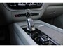 Volvo XC60 2.0 T8 Twin Engine AWD Inscription | Dealeronderhouden | Trekhaak | Parkeerverwarming met timer | Drive Modes | Verwarmbare voorstoelen | Alarm | Verlichtingspack 2 | Elektrisch neerklapbare achterbank | Panoramisch glazen schuif/kanteldak | Elektrisch verstelbare bestuurdersstoel met geheugen | Apple Carplay | Android Auto |19"Lichtmetalen velgen | Volvo on Call | High Performance Audio | Driftwood houtinleg