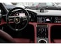 Porsche Taycan Performance 84 kWh / SoH 95.8% / 1Eign. / Panoramadak / 360Camera / Passenger Display / Head-up / Luchtvering / Sportchrono