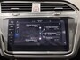 Volkswagen Tiguan 1.5 TSI Life Business 150 PK | Apple Carplay | Achteruitrijcamera | Panoramadak | Trekhaak | Digital Cockpit Pro | Stuurwielverwarming | Navigatie | Stoelverwarming | Ergo-Active Voorstoelen | Massage Functie | LED Verlichting | Keyless |