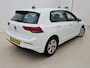 Volkswagen Golf 1.0 TSI Life 110 PK | Apple Carplay | Parkeersensoren | Sfeerverlichting | Climate Control | Digital Cockpit Pro | LED Verlichting | Lichtmetalen Velgen | Navigatie | Lendensteunen Voorzijde | Keyless Go | Rijstrookhulp | DAB Radio |