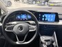 Volkswagen Golf 1.0 TSI Life 110 PK | Apple Carplay | Parkeersensoren | Sfeerverlichting | Climate Control | Digital Cockpit Pro | LED Verlichting | Lichtmetalen Velgen | Navigatie | Lendensteunen Voorzijde | Keyless Go | Rijstrookhulp | DAB Radio |