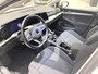Volkswagen Golf 1.0 TSI Life 110 PK | Apple Carplay | Parkeersensoren | Sfeerverlichting | Climate Control | Digital Cockpit Pro | LED Verlichting | Lichtmetalen Velgen | Navigatie | Lendensteunen Voorzijde | Keyless Go | Rijstrookhulp | DAB Radio |