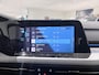 Volkswagen Golf 1.0 TSI Life 110 PK | Apple Carplay | Parkeersensoren | Sfeerverlichting | Climate Control | Digital Cockpit Pro | LED Verlichting | Lichtmetalen Velgen | Navigatie | Lendensteunen Voorzijde | Keyless Go | Rijstrookhulp | DAB Radio |