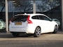 Volvo V60 1.5 T3 Ocean Race | Volledig dealeronderhouden| Schuif-/ kanteldak| Afneembare trekhaak| Verwarmbare voorstoelen| Standkachel| Parkeersensoren voor + achter| Achteruitrijcamera| Bochtverlichting|