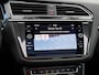 Volkswagen Tiguan Highline 2.0 TSI 4Motion 220pk Automaat LEDER | SCHUIF-DAK | 19''LM | TREKHAAK | ADAPT. CRUISE | APPLE-CARPLAY