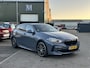 BMW 1-Serie 118i Executive Edition M SPORT | HARMAN & KARDON | ELEKTRISCHE ACHTERKLEP | CAMERA | ADAPTIVE CRUISE CONTROL | STOEL- & STUURVERWARMING | HEAD-UP | 19 INCH | INDIVIDUAL KLEUR STORM BAY METALLIC BOMVOL OPTIES