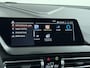 BMW 1-Serie 118i Executive Edition M Sport | M SPORT | HARMAN & KARDON | ELEKTRISCHE ACHTERKLEP | CAMERA | ADAPTIVE CRUISE CONTROL | STOEL- & STUURVERWARMING | HEAD-UP | 19 INCH | INDIVIDUAL KLEUR STORM BAY METALLIC BOMVOL OPTIES
