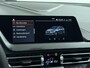 BMW 1-Serie 118i Executive Edition M Sport | M SPORT | HARMAN & KARDON | ELEKTRISCHE ACHTERKLEP | CAMERA | ADAPTIVE CRUISE CONTROL | STOEL- & STUURVERWARMING | HEAD-UP | 19 INCH | INDIVIDUAL KLEUR STORM BAY METALLIC BOMVOL OPTIES