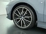 BMW 1-Serie 118i Executive Edition M Sport | M SPORT | HARMAN & KARDON | ELEKTRISCHE ACHTERKLEP | CAMERA | ADAPTIVE CRUISE CONTROL | STOEL- & STUURVERWARMING | HEAD-UP | 19 INCH | INDIVIDUAL KLEUR STORM BAY METALLIC BOMVOL OPTIES