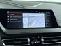 BMW 1-Serie 118i Executive Edition M Sport | M SPORT | HARMAN & KARDON | ELEKTRISCHE ACHTERKLEP | CAMERA | ADAPTIVE CRUISE CONTROL | STOEL- & STUURVERWARMING | HEAD-UP | 19 INCH | INDIVIDUAL KLEUR STORM BAY METALLIC BOMVOL OPTIES