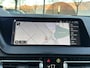 BMW 1-Serie 118i Executive Edition M SPORT | HARMAN & KARDON | ELEKTRISCHE ACHTERKLEP | CAMERA | ADAPTIVE CRUISE CONTROL | STOEL- & STUURVERWARMING | HEAD-UP | 19 INCH | INDIVIDUAL KLEUR STORM BAY METALLIC BOMVOL OPTIES