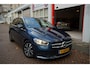 Mercedes-Benz B-klasse 180 Business Solution Aut7 Night | NAP | Rijkelijk uitgevoerd | Apple Carplay | Camera | Parkeer assistent | Sportinterieur | Cruise + Lane | Sportvelgen | etc