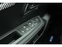 Peugeot e-208 EV Style 50 kWh | Navigatie | Stoelverwarming | Getint glas | Cruise control | Lichtmetalen velgen