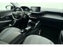 Peugeot e-208 EV Style 50 kWh | Navigatie | Stoelverwarming | Getint glas | Cruise control | Lichtmetalen velgen