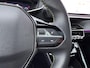 Peugeot e-2008 EV GT 54 kWh | Bomvol! | Alcantara Interieur | Panoramadak | Camera Voor + Achter | Stoelverwarming | Adaptive Cruise Control | Keyless Entery / Start | | Afwijkende dakkleur | Brake Assist System | DAB ontvanger