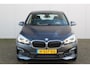 BMW 2-Serie Active Tourer 218i-140pk Executive Edition AUTOMAAT ! Uiterst nette, luxe en goed onderhouden hoogzitter. Autm. airco, metallic lak, trekhaak, cruise control, HUD, LED verl.,
