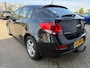 Chevrolet Cruze 1.6 LT met parkeersensoren en trekhaak en navigatie en airco en cruise controle