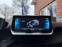 Peugeot e-2008 EV Allure 50 kWh STOELVERW+VOORRUITVERW. / CAMERA / HALF.LEER /