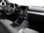 Volvo XC40 2.0 B4 Plus Dark / Trekhaak / Stoel+stuur+voorruitverwarming / Elektr. bed. stoelen / Harman Kardon