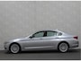 BMW 5-Serie 530d xDrive | Dealer Onderhouden | ACC | 360 Camera | Schuifdak | Comfortstoelen | Head-Up | Achterasbesturing | Leder | Keyless-Entry | Memory | Stoelverwarming V+A | LED | Stuurverwarming | Draadloos Laden | Dodehoek | BTW |