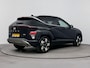 Hyundai Kona 1.6 GDI HEV PREMIUM | NAVI | CLIMA | ADAPTIVE CRUISE | 360 CAMERA | LEDER | PDC | 18'' LM VELGEN | STOEL- & STUURVERWARMING + COOLING | ELEKTRISCHE STOELEN INCL. MEMORY | PRIVACY GLASS | FABRIEKSGARANTIE GELDIG T/M 2-2030! |