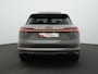 Audi E-tron 55 quattro S-Line Black Edition 95 kWh 408 pk | Panoramadak | Trekhaak | Leder/alcantara (oranje gestikt) | Matrix LED | Achteruitrijcamera | Stoelverwarming