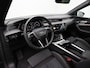 Audi E-tron 55 quattro S-Line Black Edition 95 kWh 408 pk | Panoramadak | Trekhaak | Leder/alcantara (oranje gestikt) | Matrix LED | Achteruitrijcamera | Stoelverwarming
