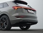 Audi E-tron 55 quattro S-Line Black Edition 95 kWh 408 pk | Panoramadak | Trekhaak | Leder/alcantara (oranje gestikt) | Matrix LED | Achteruitrijcamera | Stoelverwarming