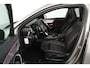 Mercedes-Benz A-klasse 180 Business Solution AMG (PANORAMADAK, SFEERVERLICHTING, STOELVERWARMING, CAMERA, CRUISE CONTROL)