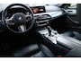 BMW 5-Serie Touring 520i M-PAKKET PANO-DAK TREKHAAK DEALER OND!
