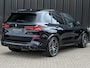 BMW X5 XDRIVE 50e | M-SPORT PRO | PANORAMADAK | AMBIANCE INTEIRUER | ACTIVE CRUISE | ICONIC GLOW | CARBON BLACK | COMFORT ACCESS | COMFORT SEATS | SHADOW LINE | PANO | LUCHTVERING | 360 CAMERA | HEAD-UP | STUUR- EN STOELVERWARMING | HARMAN/KARDON