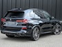 BMW X5 XDRIVE 50e | M-SPORT PRO | PANORAMADAK | AMBIANCE INTEIRUER | ACTIVE CRUISE | ICONIC GLOW | CARBON BLACK | COMFORT ACCESS | COMFORT SEATS | SHADOW LINE | PANO | LUCHTVERING | 360 CAMERA | HEAD-UP | STUUR- EN STOELVERWARMING | HARMAN/KARDON